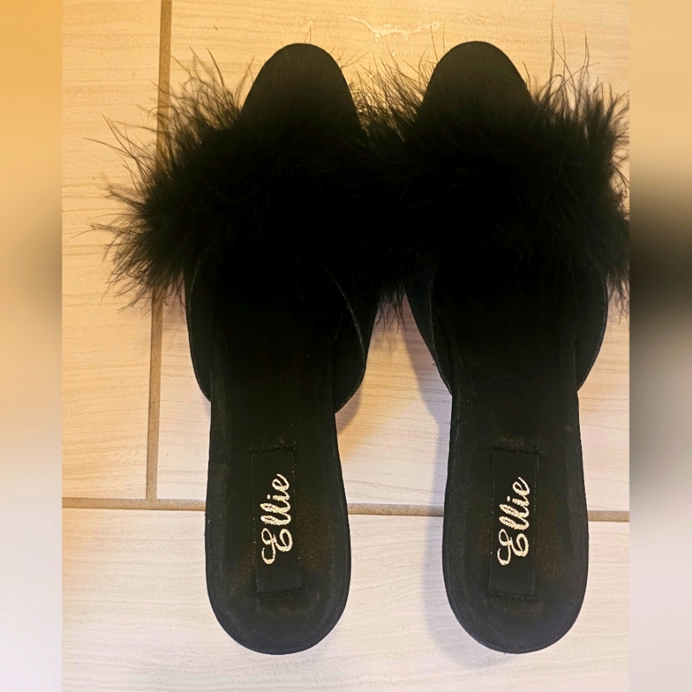NWT Ellie Feather Shoes (sz 12)
